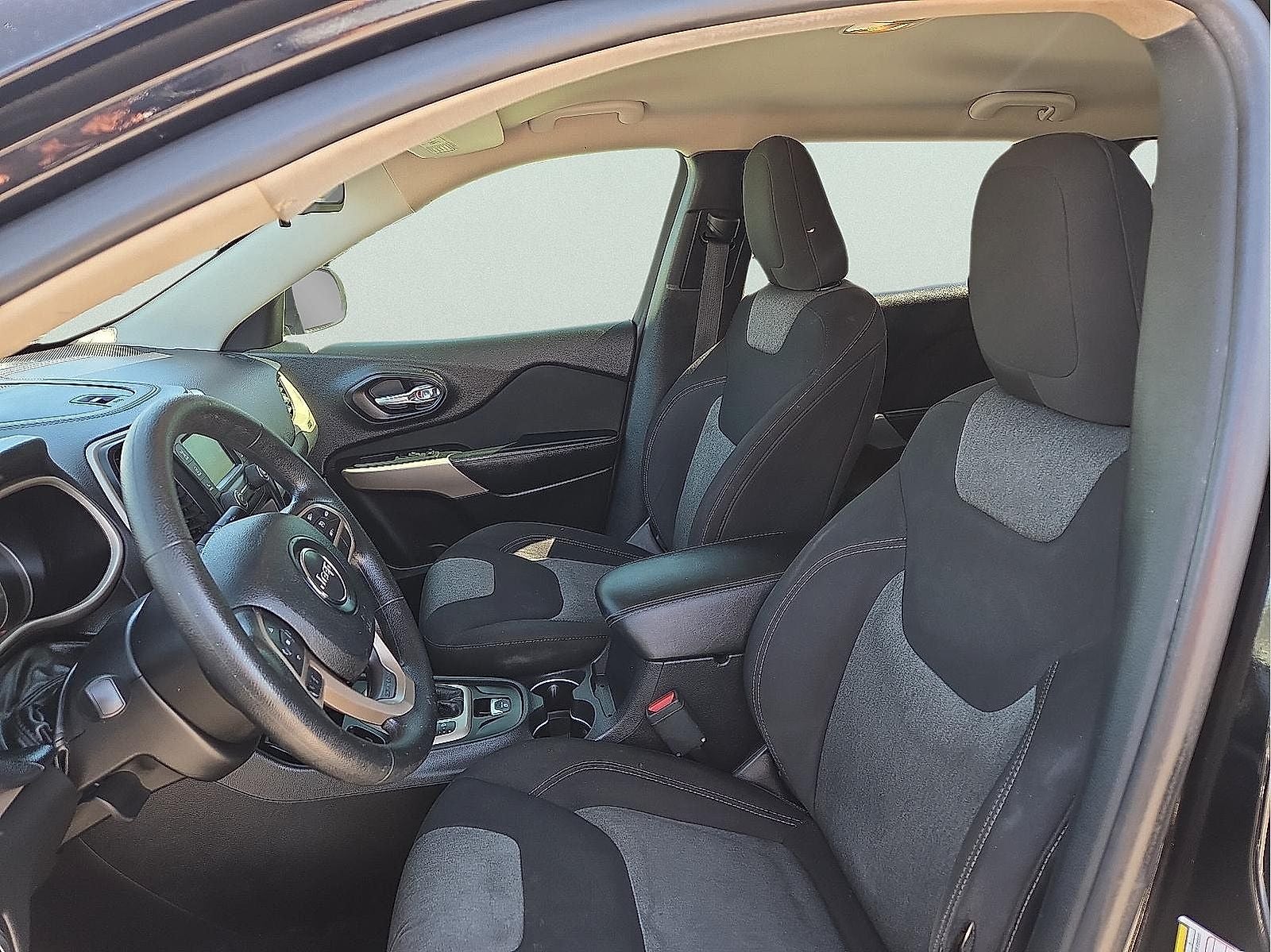 2017 Jeep Cherokee Sport