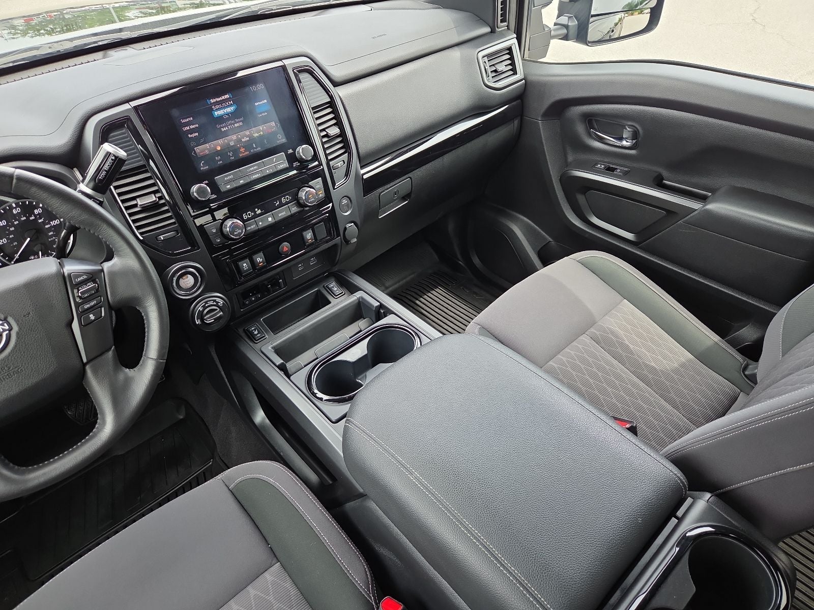 2023 Nissan Titan SV
