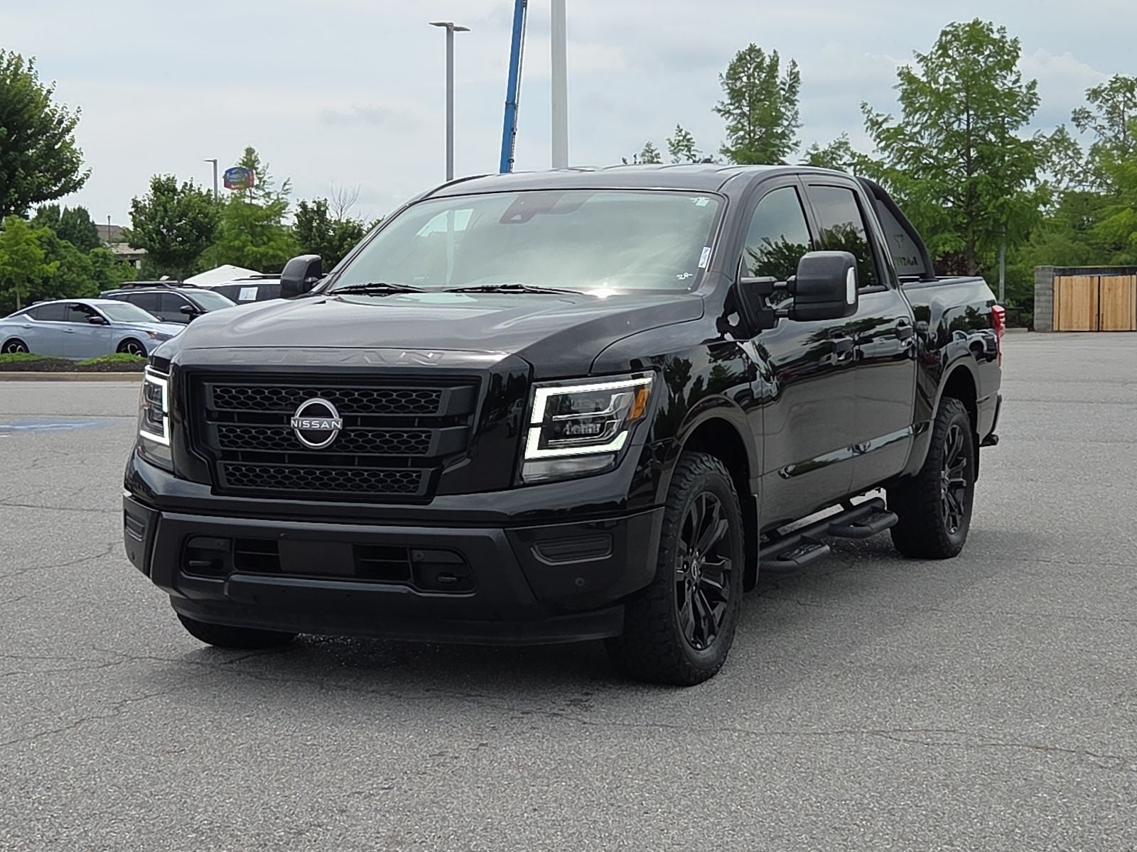 2023 Nissan Titan SV