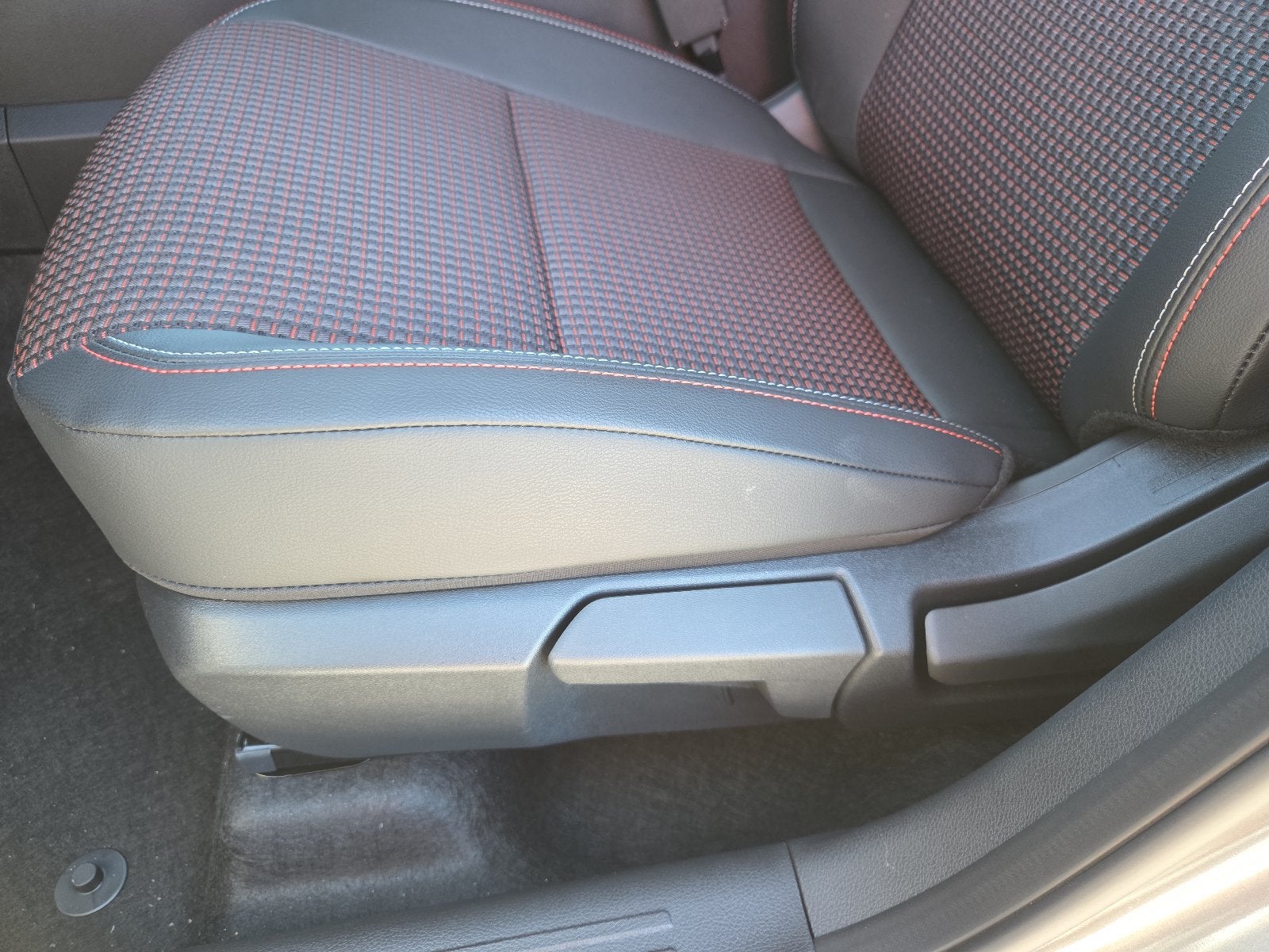 2027 Nissan Kicks SR