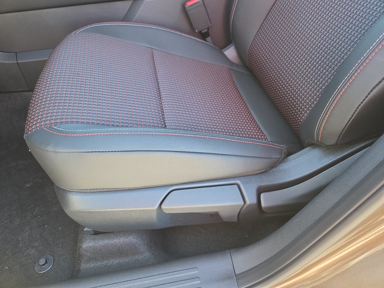 2027 Nissan Kicks SR