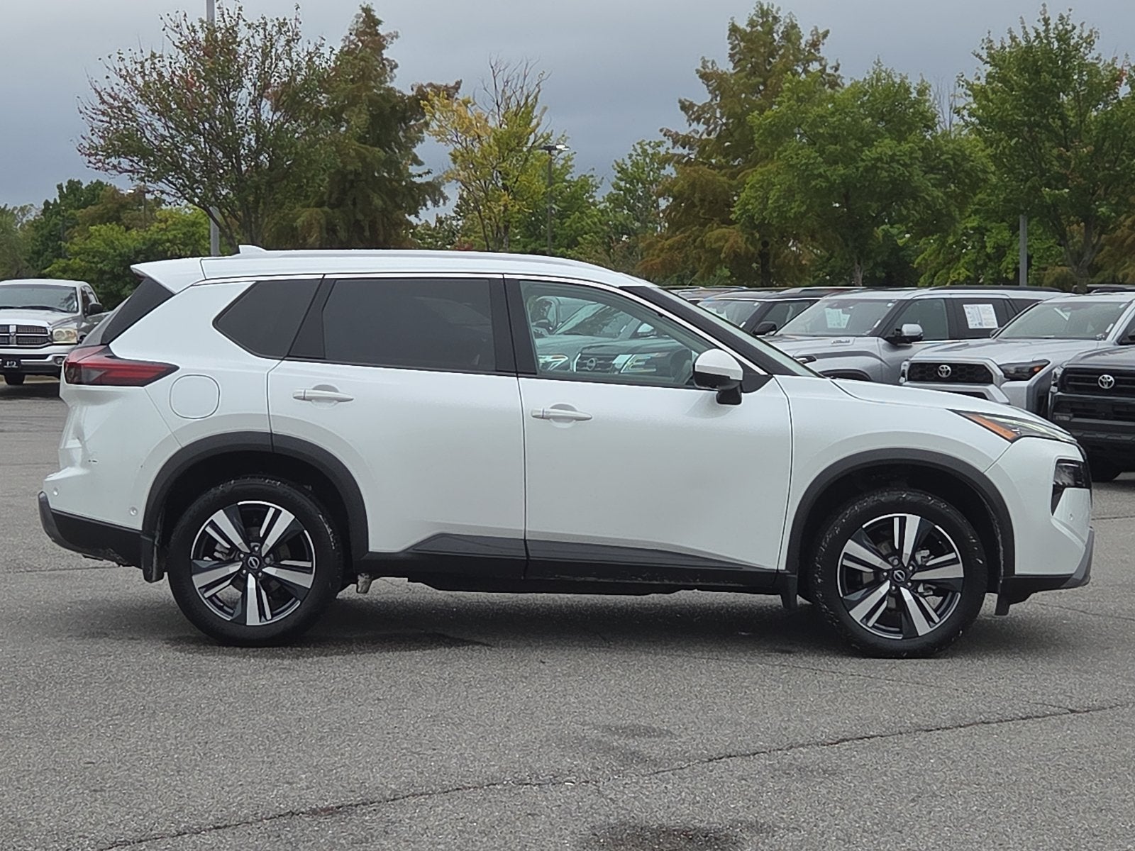 2024 Nissan Rogue SL