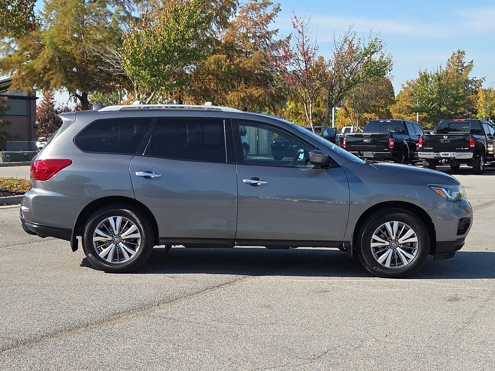2020 Nissan Pathfinder S