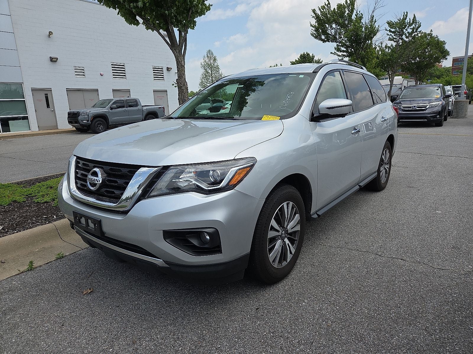 2020 Nissan Pathfinder SL