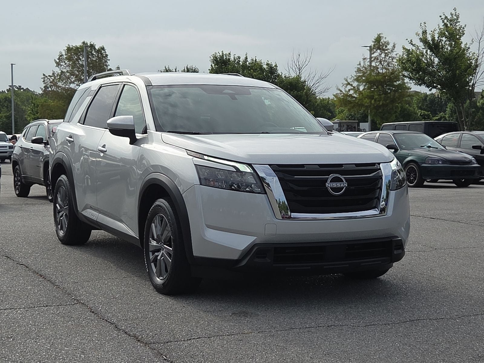 2025 Nissan Pathfinder SV