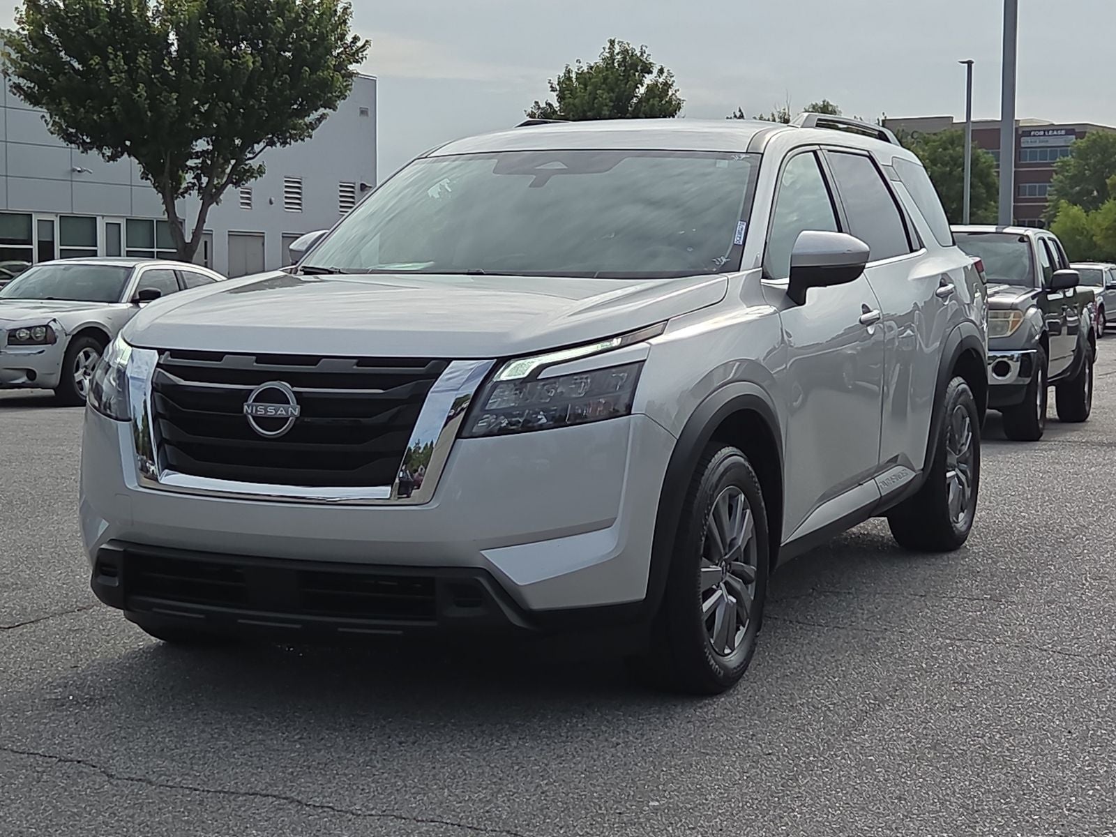 2025 Nissan Pathfinder SV