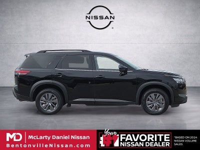 2025 Nissan Pathfinder SV