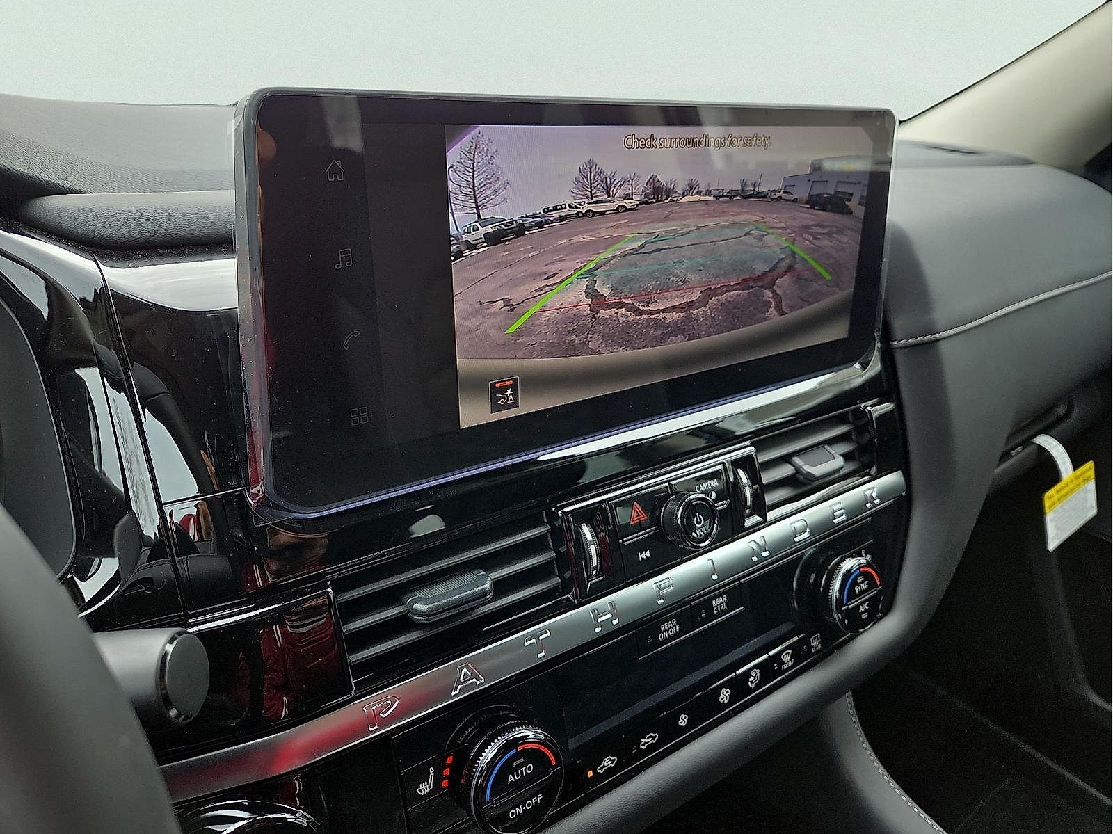 2026 Nissan Pathfinder SV