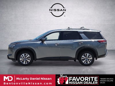 2025 Nissan Pathfinder SL