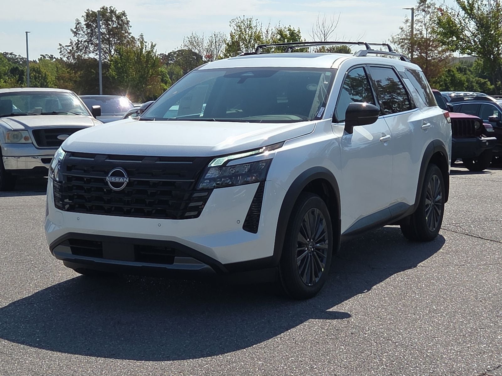 2026 Nissan Pathfinder SL