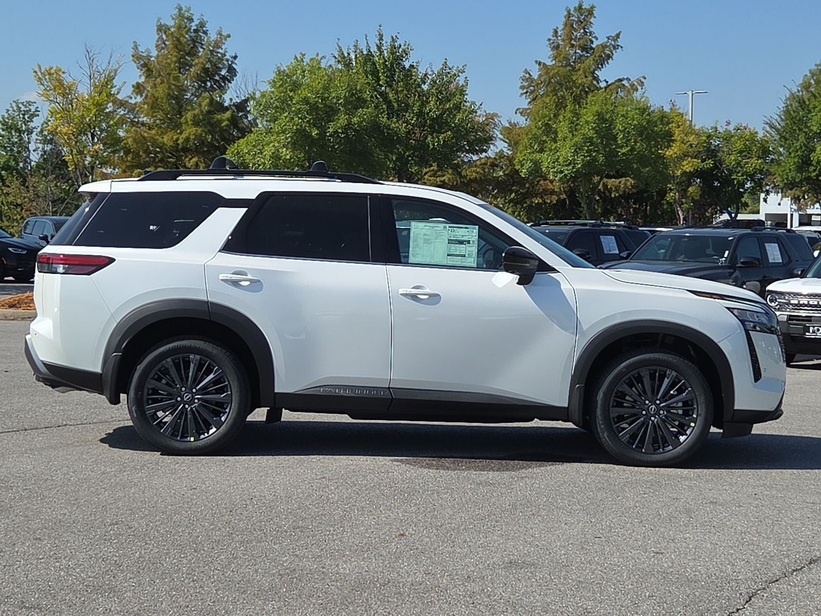 2026 Nissan Pathfinder SL