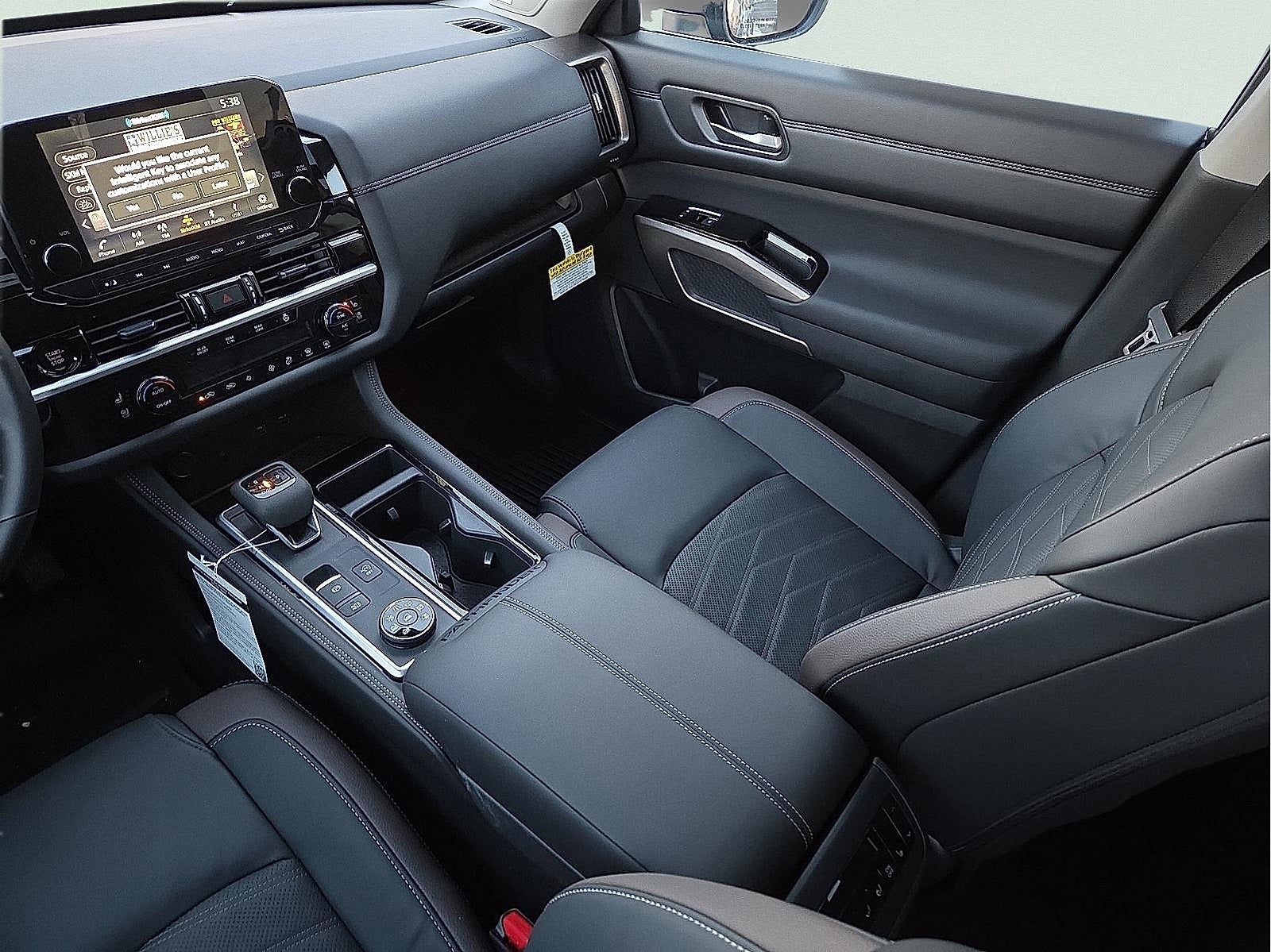 2025 Nissan Pathfinder Platinum