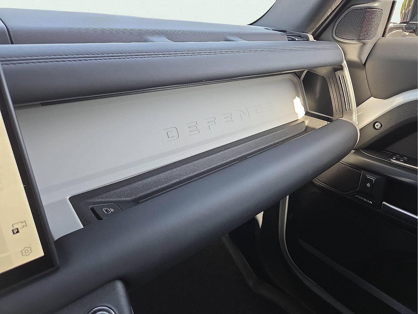 2025 Land Rover Defender 110 S