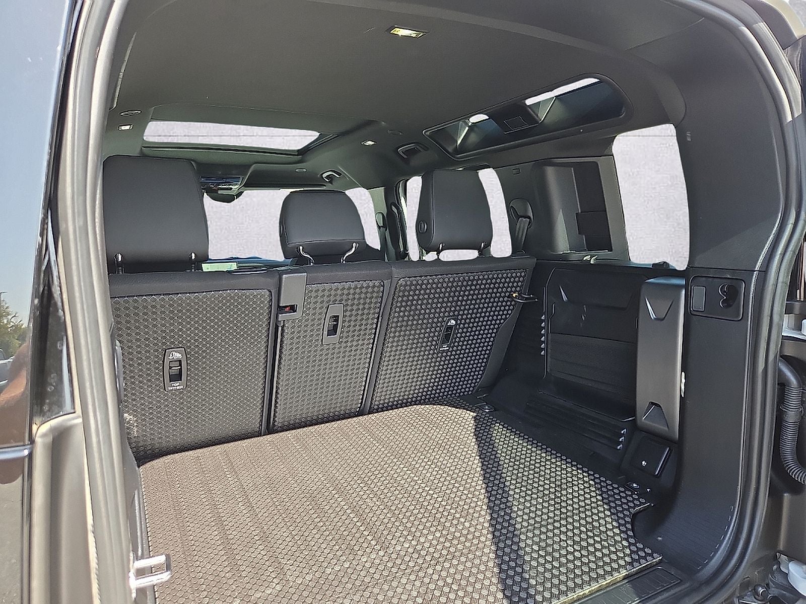 2025 Land Rover Defender 110 S